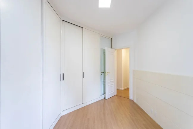 Imagem OPORTUNIDADE IMPERDÍVEL EM PERDIZES ! Apartamento Reformado 114M², 3Q, 3 Suítes, 3 Banheiros, 3 Vagas, Academia, Piscina, Sauna, Lareira, Varanda.