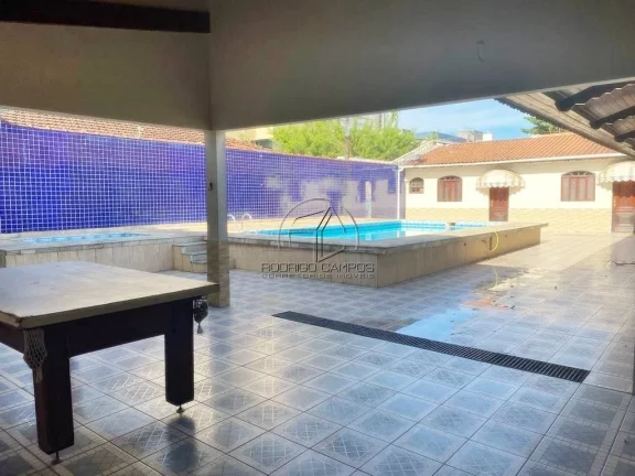 Imagem Espaçosa Casa Isolada à Venda no Ocian, Praia Grande - 4 Quartos e Piscina