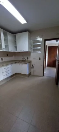 Imagem Apto de 3 quartos, dependencia no centro de Nova Friburgo a VENDA.