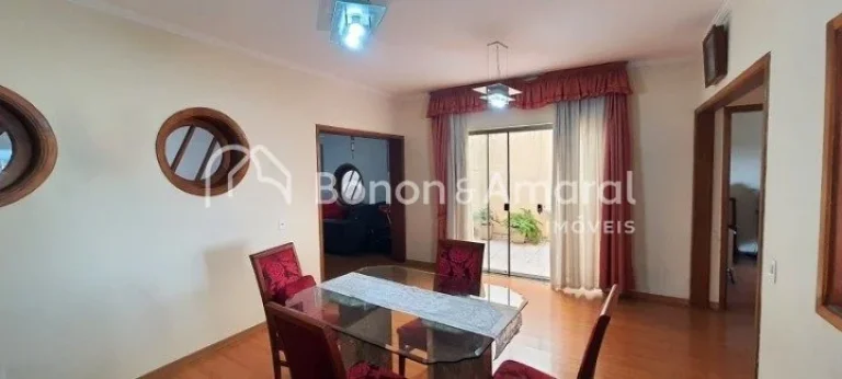 Imagem Excelente casa com 3 dormitórios, sendo 1 suíte com varanda, banheiro social, e um living amplo qu...
