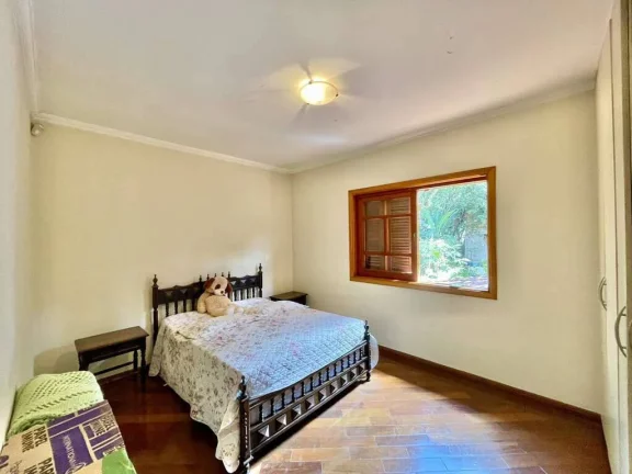 Imagem Casa contemporânea, com ótimo acabamento, muita natureza e privacidade.