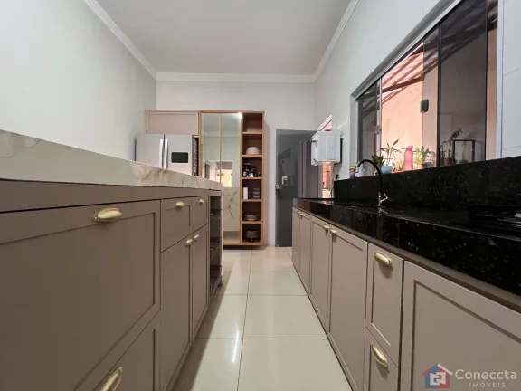 Imagem Casa Térrea à Venda no Afonso Queiroz em Patos de Minas – 3 Quartos e Churrasqueira