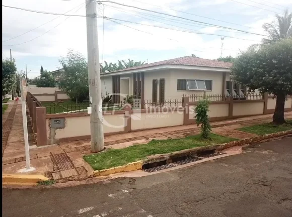 Imagem Impecável Casa à Venda na Orla Morena em Campo Grande-MS: 4 Quartos, 1 Suíte, 4 Salas, 2 Banheiros, 7 Vagas, 289,61 m²!