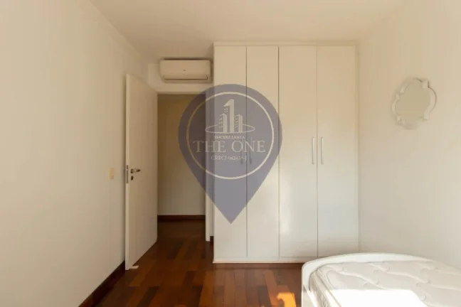 Imagem Apartamento de Luxo em Moema, São Paulo-SP: 4 quartos, 3 suítes, 2 salas, 4 banheiros, 2 vagas, 143m² - Imperdível!
