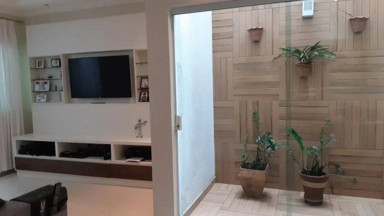Imagem Sobrado Grande 222 m² no centro 3 Dormitorios sendo 3 suítes e 4 Vagas