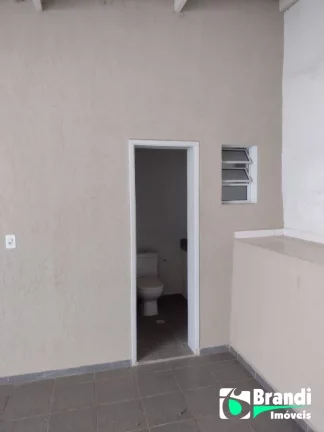Imagem Ótimo imóvel com uma térrea de 02 dormitórios, sala, cozinha, 02 banheiros e quintal, + um sobrado.,