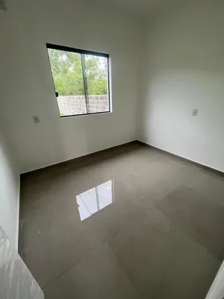 Imagem Casa de 2 quartos com amplo espaço de pátio em excelente localização do Bairro Oeste- Sapiranga
