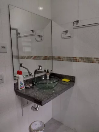 Imagem Sobrado com 3 dormitórios para alugar, 290 m² por R$ 3.300/mês - Parque Gerassi - Santo André/SP