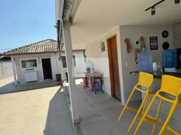 Imagem Casa à venda em Maricá-RJ: 2 quartos, 1 sala, 3 banheiros, 5 vagas de garagem, 141 m² no Jardim Atlântico Leste. Venha conferir!