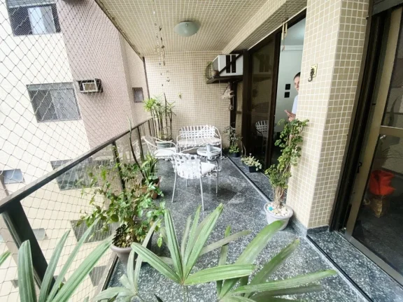 Imagem Apartamento de Alto Padrão à Venda em Guarujá-SP, Pitangueiras: 2 Quartos, 1 Suíte, 2 Salas, 3 Banheiros, 2 Vagas, 100m².