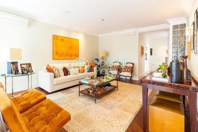 Imagem Apartamento com 180m² em Moema Pássaros. Living integrado à varanda envidraçada, sala de almoço...