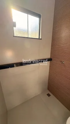 Imagem Casa geminada nova na Zona Norte de Londrina com 3 dormitórios (1 suíte), sala aconchegante, cozinha funcional e excelente localização próxima a comércios