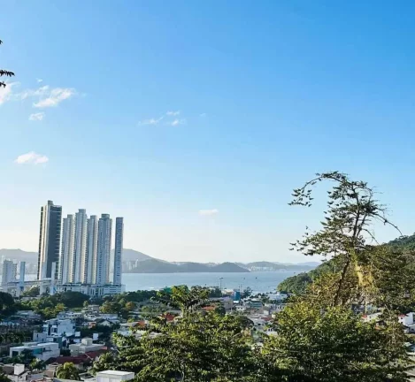 Imagem Terreno com 450m2 vista mar na Barra em Balneário Camboriú