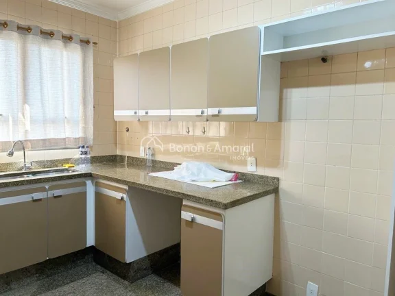 Imagem MORE NUM AMPLO APARTAMENTO DE 208m² !!!

Sala ampla para 3 ambientes, sala de almoço e sala de jan...