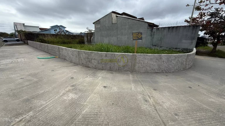 Imagem Terreno em Peruíbe, para construção de casa de esquina murado e com calçada