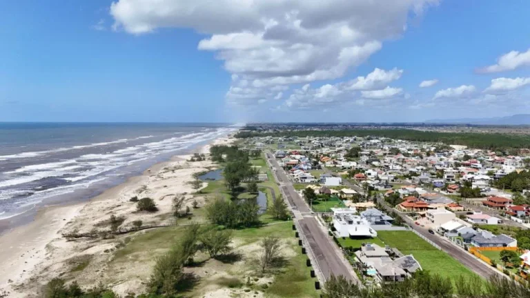 Imagem Sobrado 8 dormitórios - Bairro Capão Novo