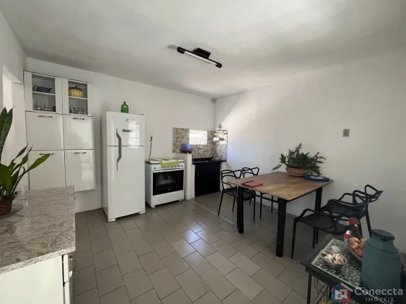 Imagem Casa à Venda no Bairro Vila Rosa em Patos de Minas-MG com Amplo Terreno Oportunidade: Casa com 2 Quartos e 382,9m² de Terreno em Local Tranquilo