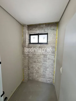 Imagem Casa assobradada mobiliada, 3 suítes com sacada, closet, piscina, churrasqueira, placas solares, 4 vagas, casa inteligente e acabamento premium