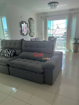 Imagem Apartamento com 3 dormitórios à venda, 99 m² por R$ 370.000,00 - Porto da Aldeia - São Pedro da Aldeia/RJ