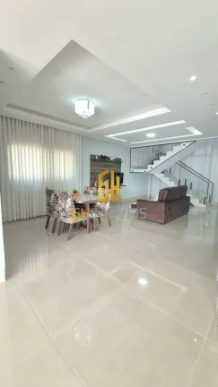 Imagem O sobrado possui:

- Casa toda em ESQUADRIAS
- Sala ampla com 2 ambientes integrada à área de laze...