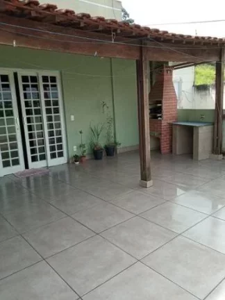Imagem Sobrado com 235 metros de Construção 3 Dormitórios 2 Vagas de Garagens