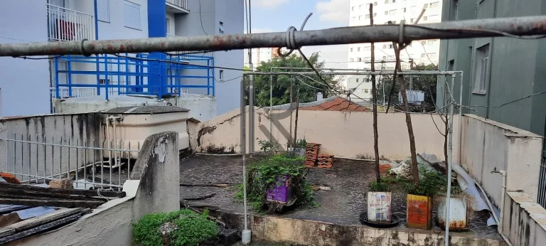 Imagem Oportunidade Imperdível: Casa Antiga em Localização Estratégica com Potencial Comercial!
