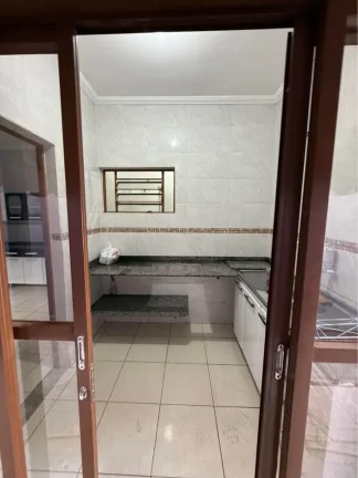 Imagem CASA DE FAMÍLIA: 4 QUARTOS, PISCINA E GOURMET POR APENAS R$ 600 MIL!