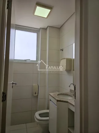 Imagem Excelente sala comercial de 40m² com varanda no prestigiado Edifício Infinity Campolim Office.