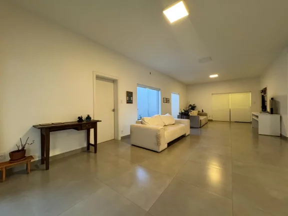 Imagem Casa tipo para venda em Centro com 3 quartos, sendo 3 suítes, 266m2