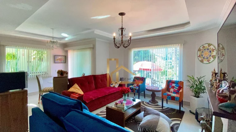Imagem Aconchegante casa com 3 quartos em condomínio Clube, com Vista Perene Para a Mulher de Pedras em Vargem Grande Teresópolis-RJ.