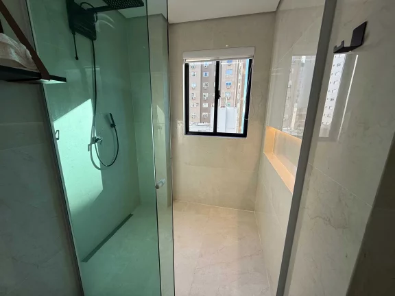 Imagem Apartamento último andar com 3 dormitórios sendo 2 suítes e 2 vagas de garagem - Balneário Camboriú/SC
