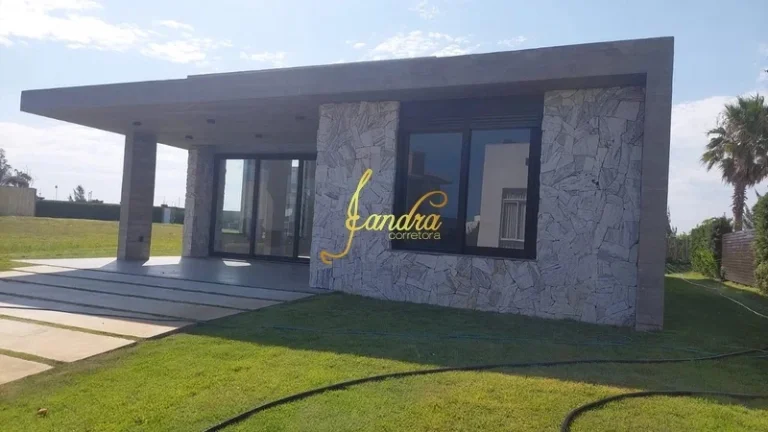 Imagem Casa térrea com 4 suítes e beira de lago