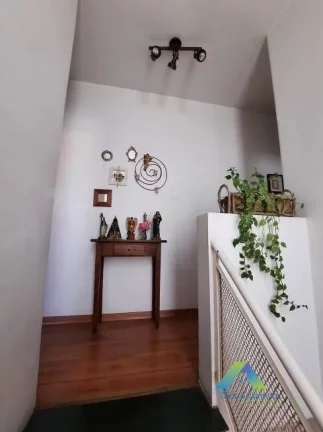 Imagem Sobrado com 3 Quartos e 3 banheiros à Venda, 151 m² por R$ 889.000