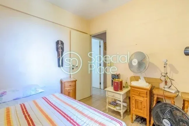 Imagem Apartamento com 3 dormitórios com armários, sendo 1 uma suíte, banheiro, ampla sala de visitas co...