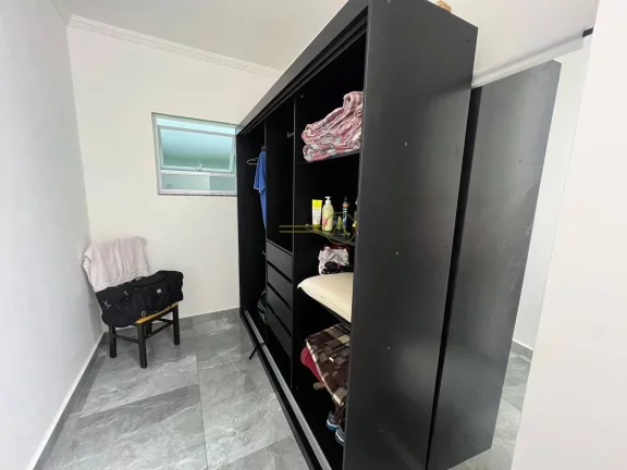 Imagem Casa novíssima térrea, 100 metros da praia, piscina e lavabo