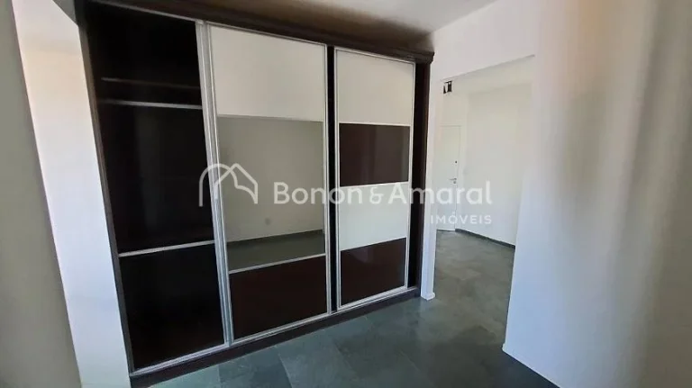 Imagem Ótimo apartamento em excelente localização no Cambuí. O apartamento em andar alto conta com uma ...