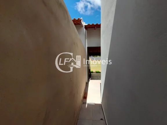 Imagem Linda casa à venda com acabamento impecável e localização privilegiada.