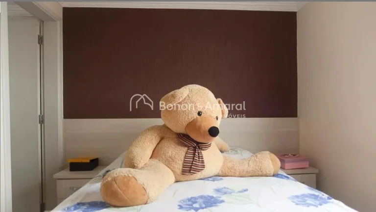 Imagem Características do Imóvel:
3 Quartos (sendo 1 suíte), todos com guarda-roupas planejados e janela...