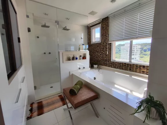 Imagem Espetacular Apartamento com três dormitório no Canto do Forte