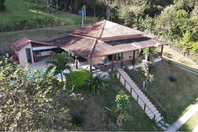 Imagem Sítio com três dormitórios e piscina em Saquarema.