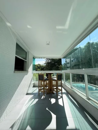 Imagem Apartamento com 3 Suítes e 2 Vagas de garagem em Florianópolis