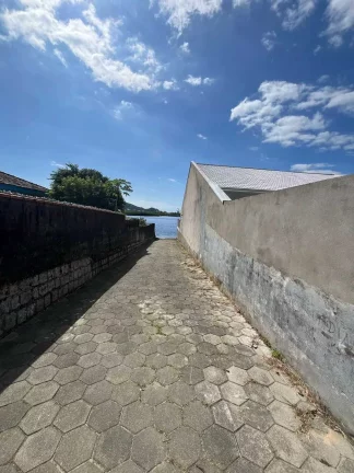 Imagem Casa com 3 dormitórios e 3 vagas de garagem - Ubatuba | São Francisco do Sul/SC