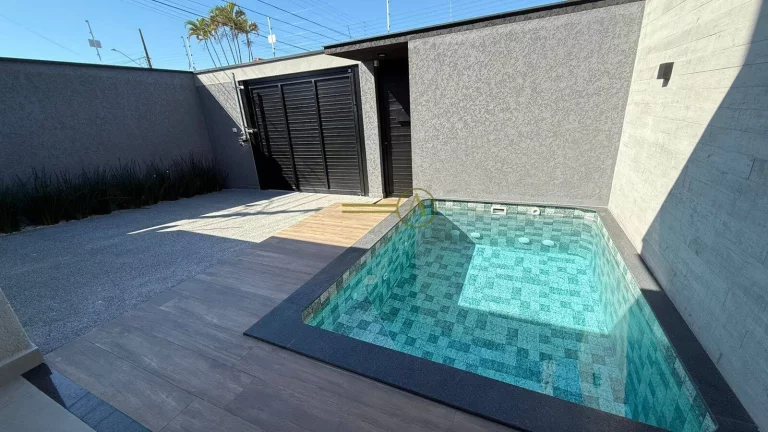 Imagem Lindo sobrado à venda novíssima com planejado de esquina apenas 600m praia