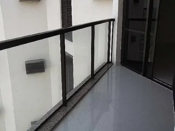 Imagem Pitangueiras - Maravilhosa cobertura, frente total para o mar e área de lazer no prédio.