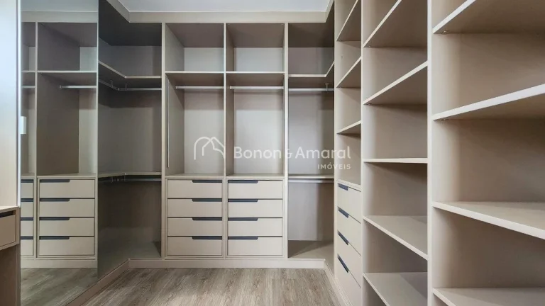 Imagem Casa de condominio a venda em Campinas no Aborais..

Linda e imponente residência, recém construí...