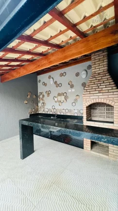 Imagem Casa Térrea em Condomínio, bairro Maracanã – A 300 Metros da Praia