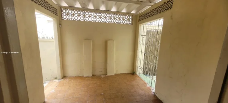 Imagem Casa para Venda em Natal, Barro Vermelho, 6 dormitórios, 1 suíte, 2 banheiros, 6 vagas