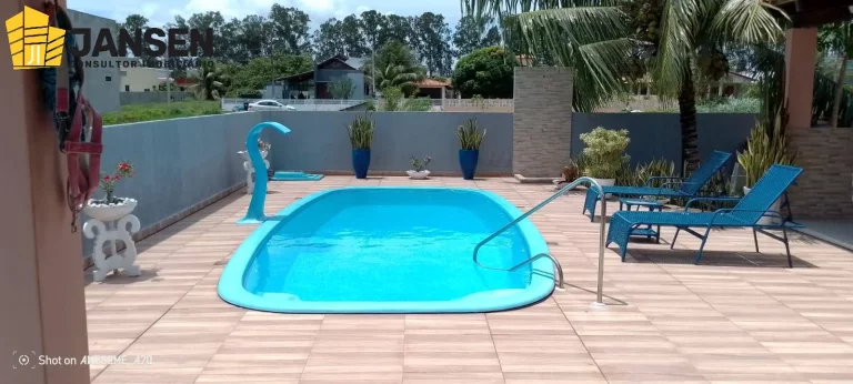 Imagem CASA DE CAMPO COM 03 QUARTOS SENDO 02 SUÍTES EM CONDOMÍNIO FECHADO