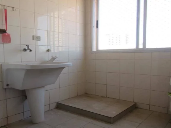 Imagem Apartamento em ótima localização na área central, com sala para 2 ambientes, 2 dormitórios com ...