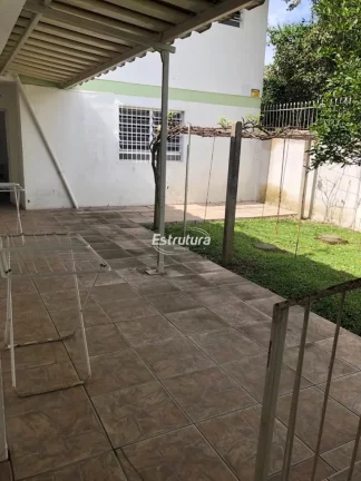 Imagem Linda casa de cinco dormitórios no bairro Nossa Senhora de Lordes.